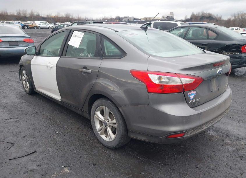Photo 3 of 2014 Ford Focus SE (VIN 1FADP3F25EL105989)