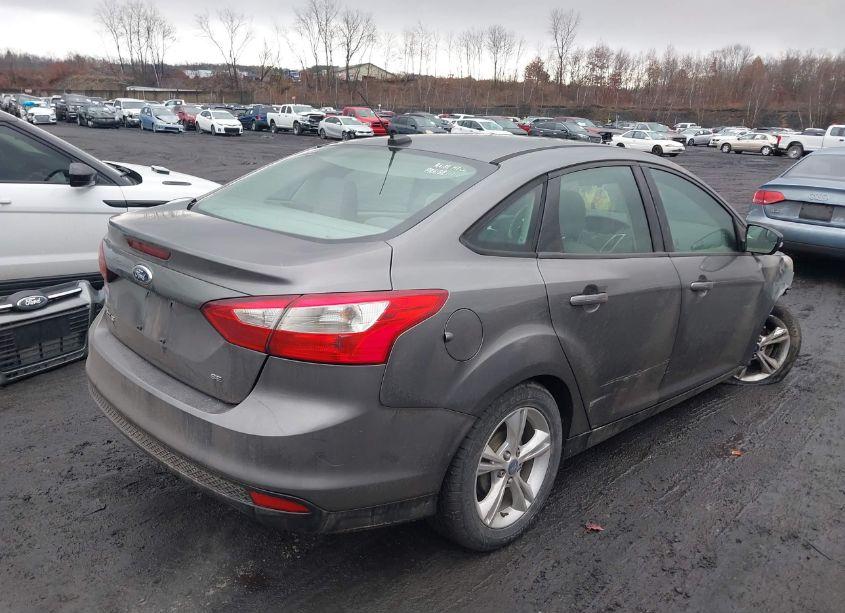 Photo 4 of 2014 Ford Focus SE (VIN 1FADP3F25EL105989)