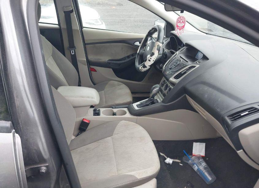Photo 5 of 2014 Ford Focus SE (VIN 1FADP3F25EL105989)