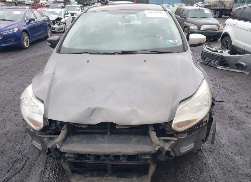 Photo 6 of 2014 Ford Focus SE (VIN 1FADP3F25EL105989)
