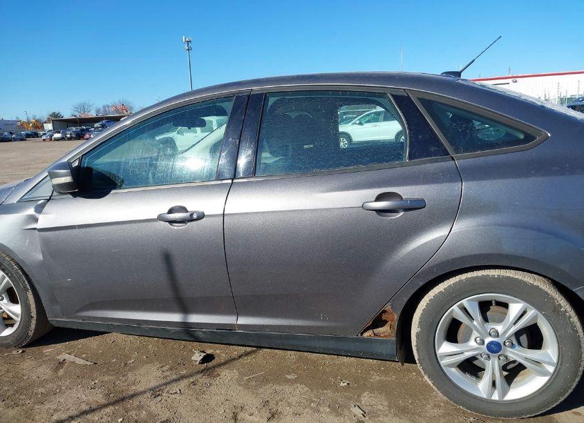 Photo 14 of 2014 Ford Focus SE (VIN 1FADP3F25EL129922)