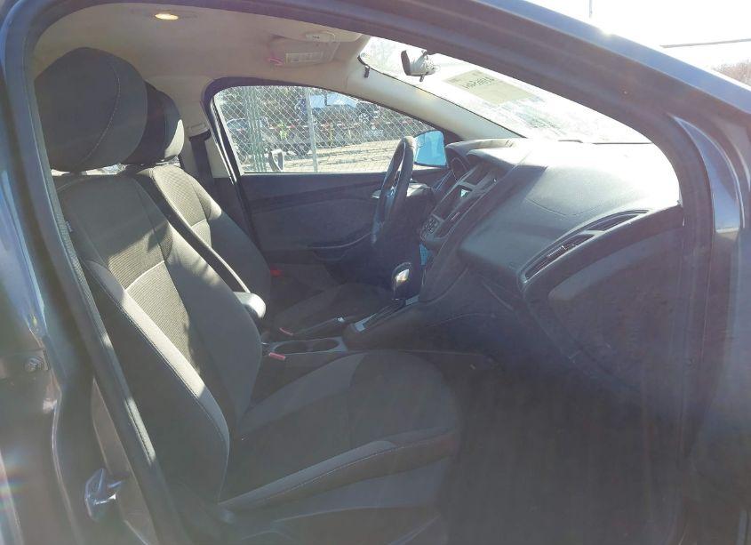 Photo 5 of 2014 Ford Focus SE (VIN 1FADP3F25EL129922)