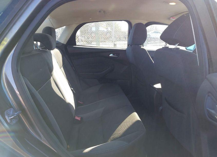 Photo 8 of 2014 Ford Focus SE (VIN 1FADP3F25EL129922)