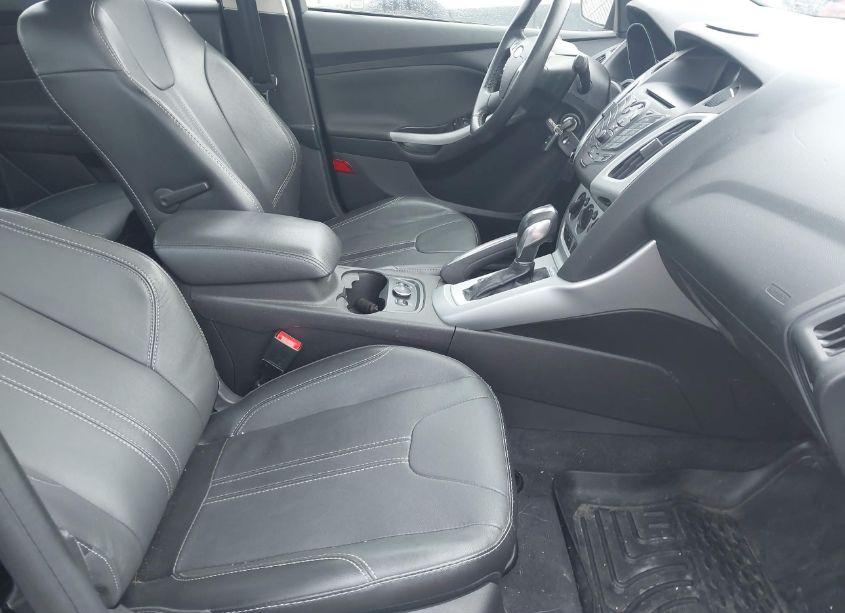 Photo 5 of 2014 Ford Focus SE (VIN 1FADP3F25EL148566)