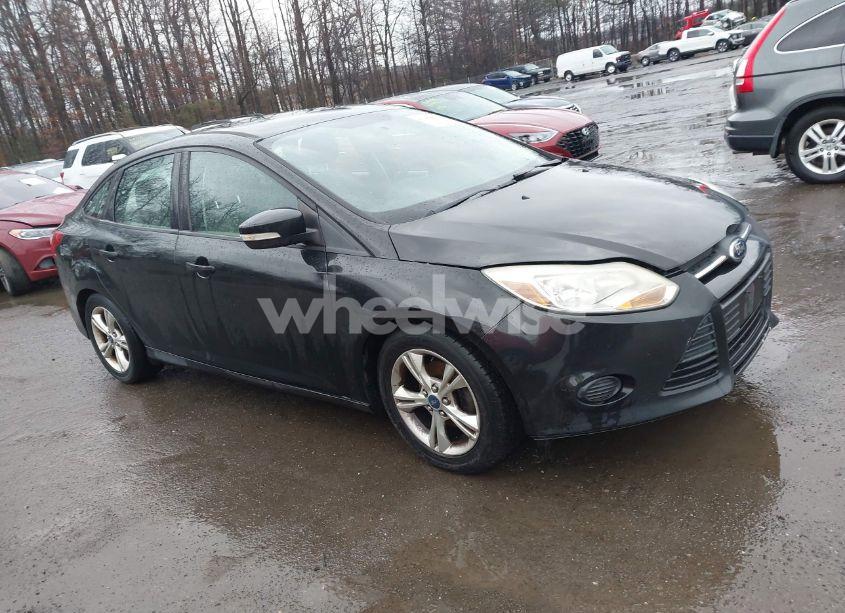 2014 Ford Focus SE (VIN 1FADP3F25EL152827) main photo