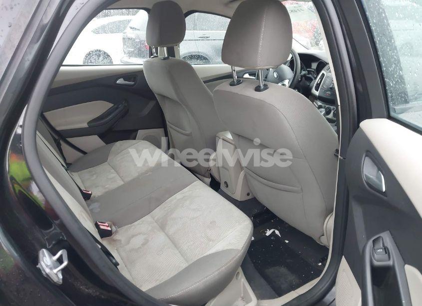 Photo 8 of 2014 Ford Focus SE (VIN 1FADP3F25EL152827)