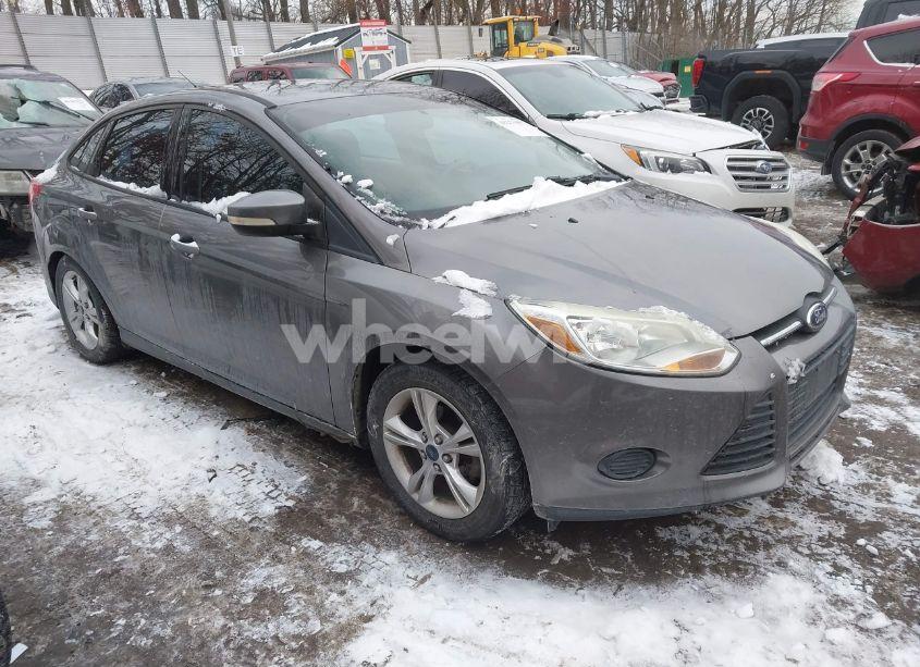 2014 Ford Focus SE (VIN 1FADP3F25EL159034) main photo