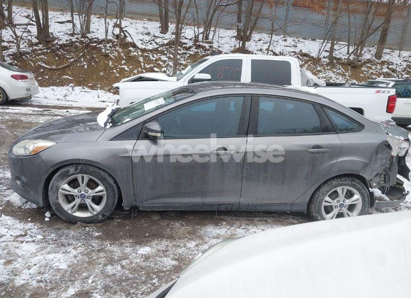 Photo 14 of 2014 Ford Focus SE (VIN 1FADP3F25EL159034)