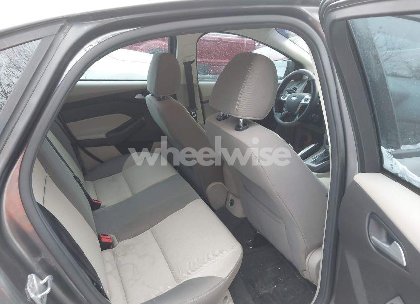 Photo 8 of 2014 Ford Focus SE (VIN 1FADP3F25EL159034)