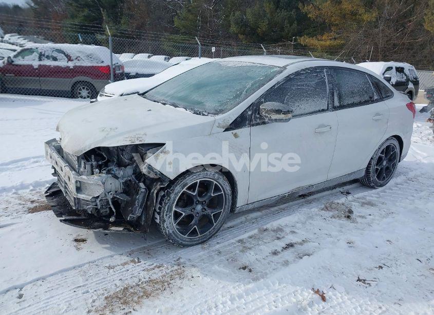Photo 2 of 2014 Ford Focus SE (VIN 1FADP3F25EL166615)