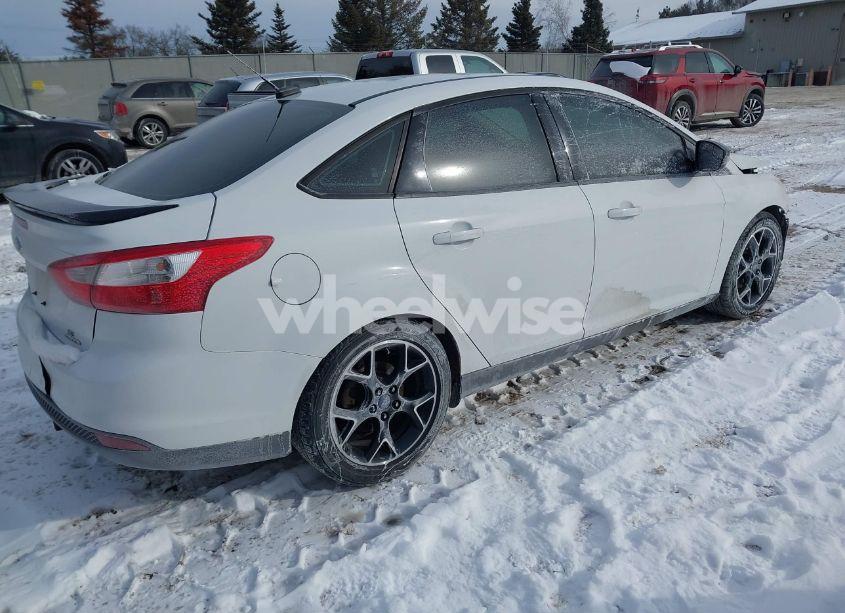 Photo 4 of 2014 Ford Focus SE (VIN 1FADP3F25EL166615)