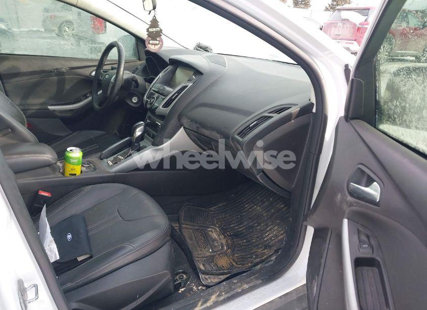 Photo 5 of 2014 Ford Focus SE (VIN 1FADP3F25EL166615)