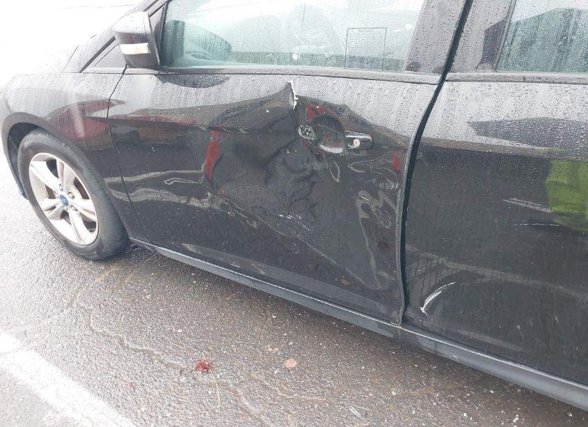 Photo 6 of 2014 Ford Focus SE (VIN 1FADP3F25EL176304)