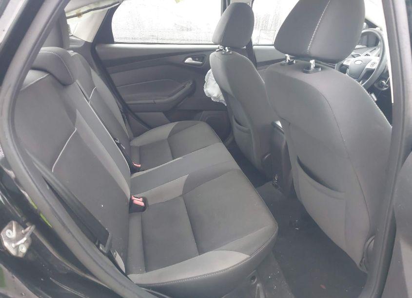 Photo 8 of 2014 Ford Focus SE (VIN 1FADP3F25EL176304)