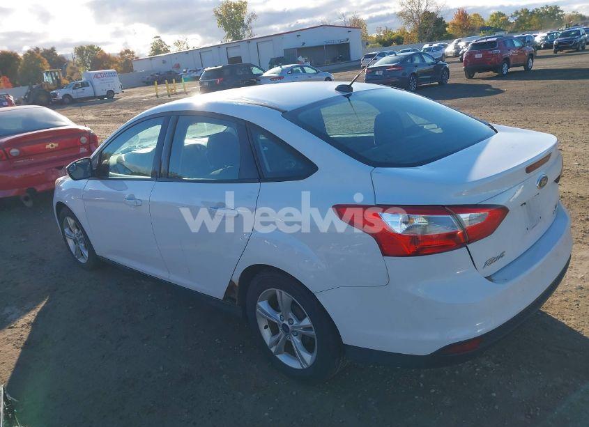Photo 3 of 2014 Ford Focus SE (VIN 1FADP3F25EL200164)