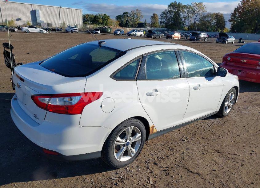 Photo 4 of 2014 Ford Focus SE (VIN 1FADP3F25EL200164)