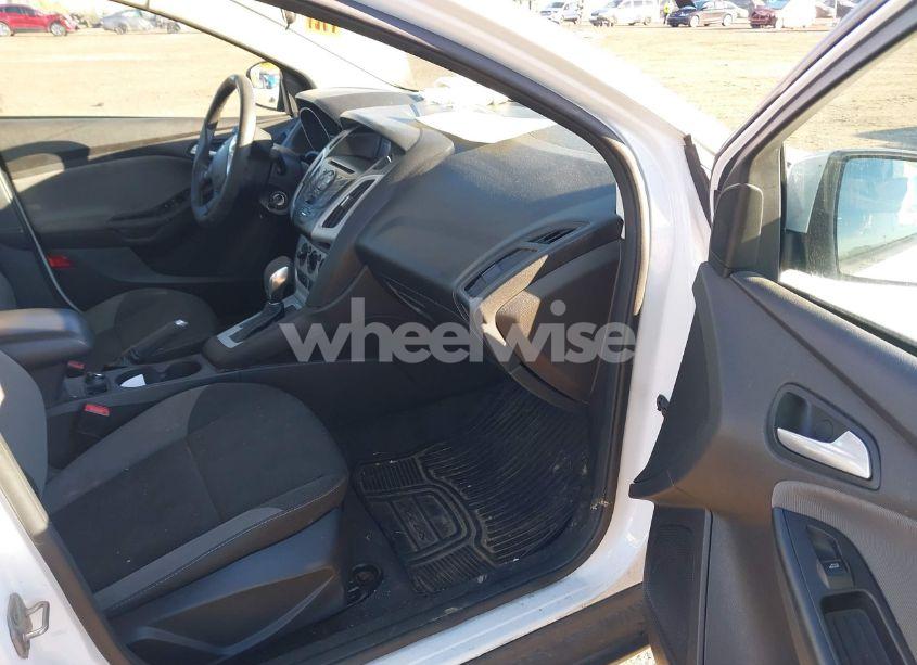 Photo 5 of 2014 Ford Focus SE (VIN 1FADP3F25EL200164)