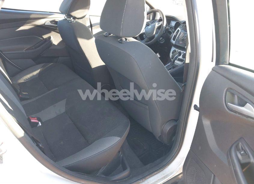 Photo 8 of 2014 Ford Focus SE (VIN 1FADP3F25EL200164)