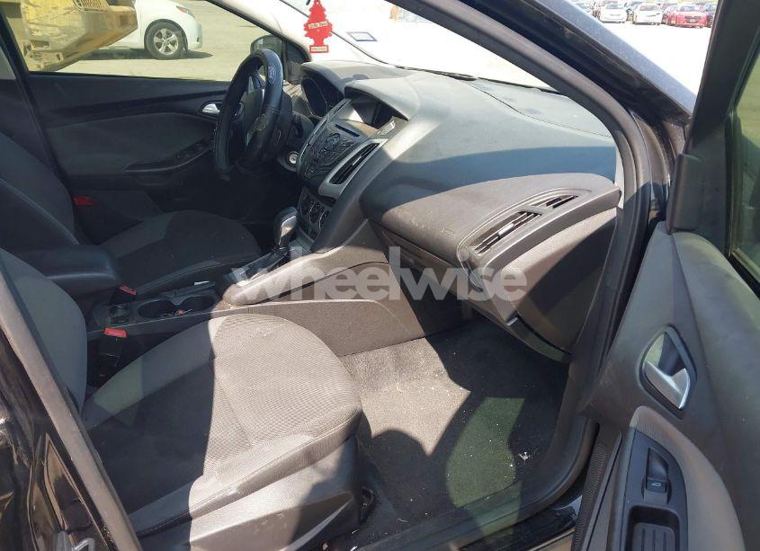 Photo 5 of 2014 Ford Focus SE (VIN 1FADP3F25EL203789)