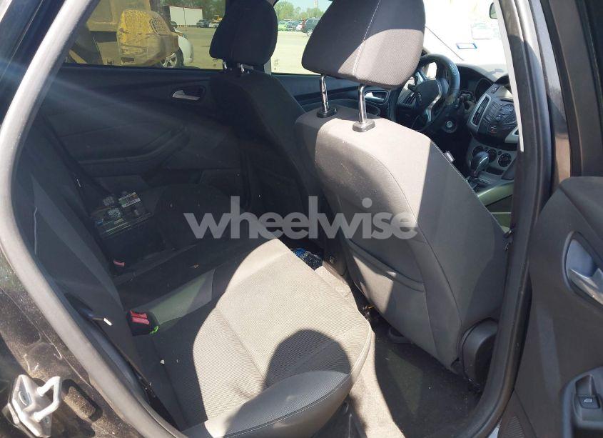 Photo 8 of 2014 Ford Focus SE (VIN 1FADP3F25EL203789)