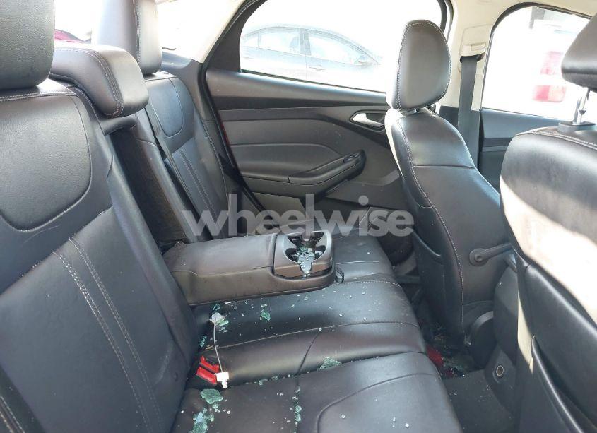 Photo 8 of 2014 Ford Focus SE (VIN 1FADP3F25EL231270)