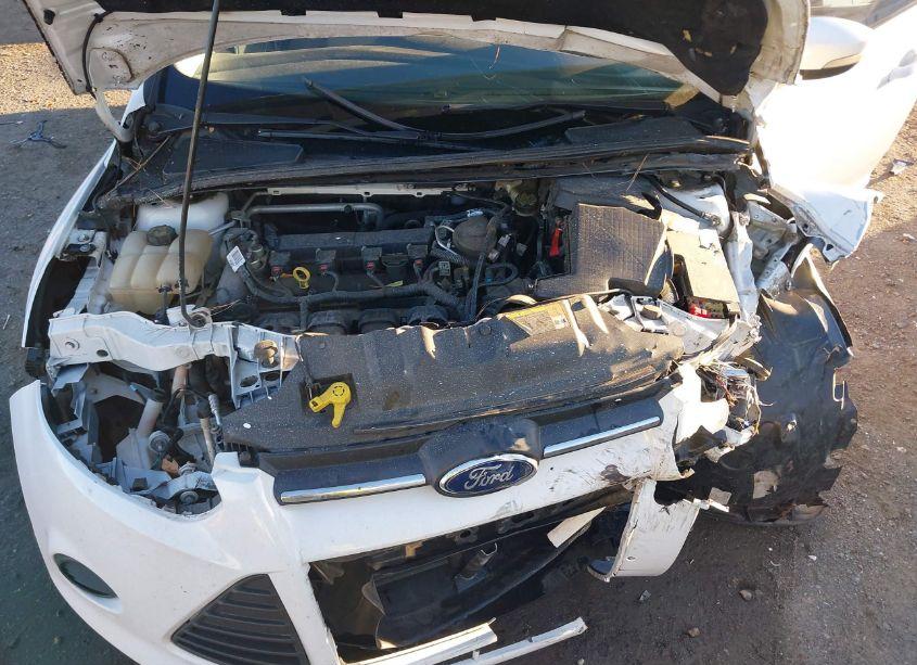 Photo 10 of 2014 Ford Focus SE (VIN 1FADP3F25EL244049)