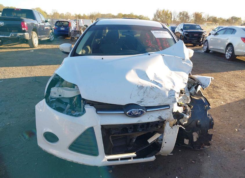 Photo 12 of 2014 Ford Focus SE (VIN 1FADP3F25EL244049)