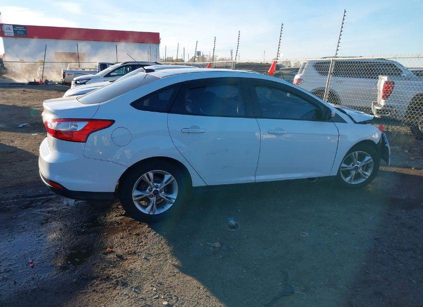 Photo 13 of 2014 Ford Focus SE (VIN 1FADP3F25EL244049)