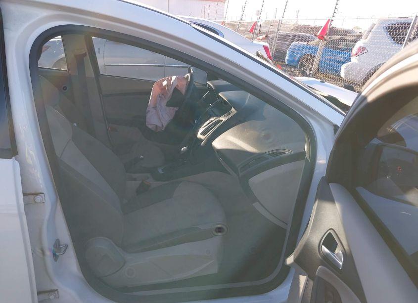 Photo 5 of 2014 Ford Focus SE (VIN 1FADP3F25EL244049)