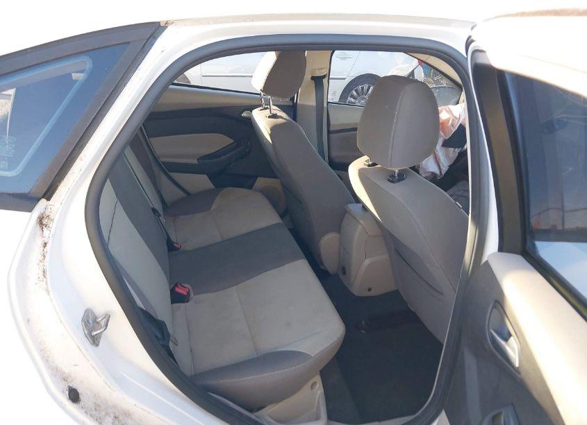 Photo 8 of 2014 Ford Focus SE (VIN 1FADP3F25EL244049)