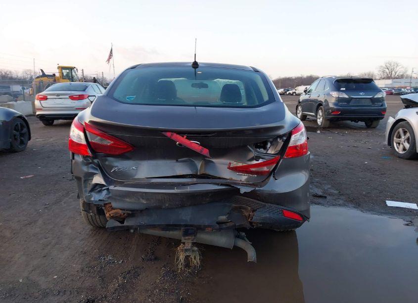 Photo 16 of 2014 Ford Focus SE (VIN 1FADP3F25EL255407)