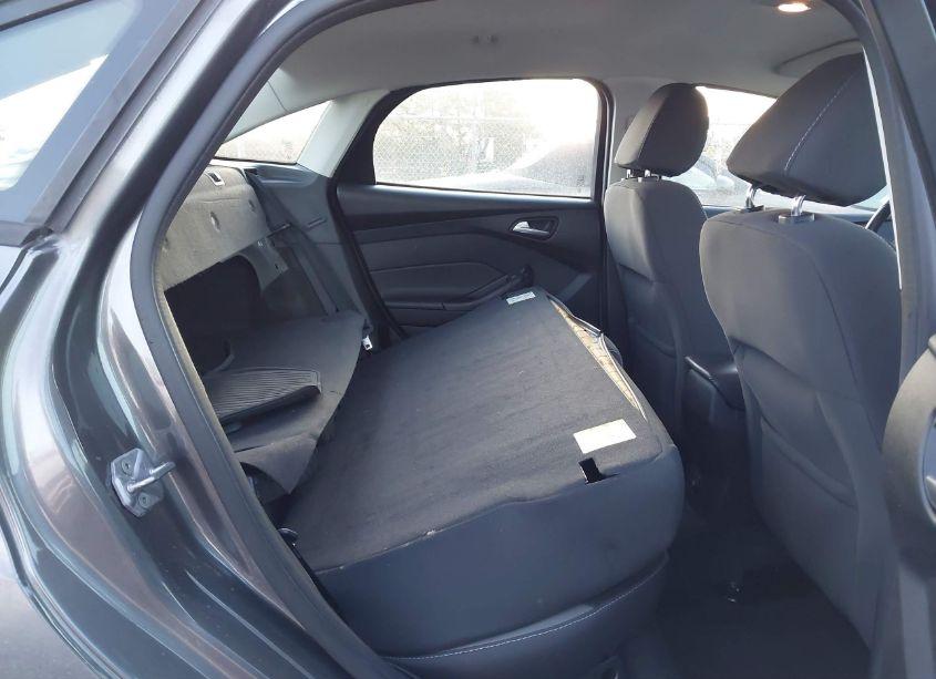 Photo 8 of 2014 Ford Focus SE (VIN 1FADP3F25EL255407)