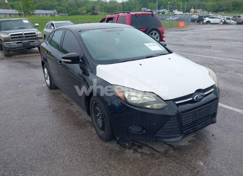 2014 Ford Focus SE (VIN 1FADP3F25EL259487) main photo