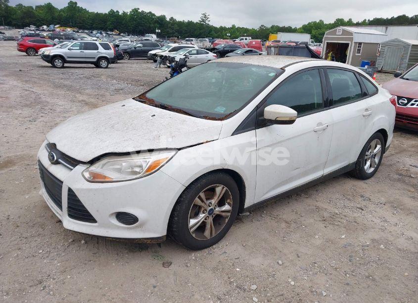 Photo 2 of 2014 Ford Focus SE (VIN 1FADP3F25EL277813)