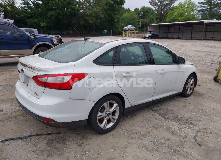 Photo 4 of 2014 Ford Focus SE (VIN 1FADP3F25EL277813)