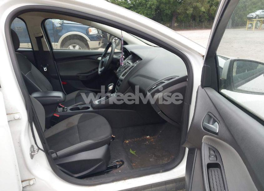 Photo 5 of 2014 Ford Focus SE (VIN 1FADP3F25EL277813)