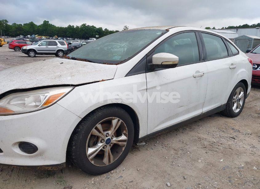 Photo 6 of 2014 Ford Focus SE (VIN 1FADP3F25EL277813)