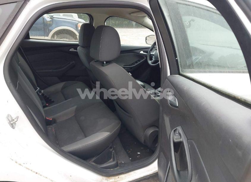 Photo 8 of 2014 Ford Focus SE (VIN 1FADP3F25EL277813)