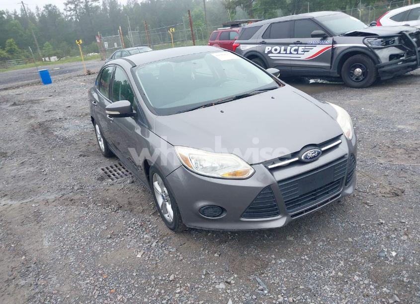 2014 Ford Focus SE (VIN 1FADP3F25EL287712) main photo