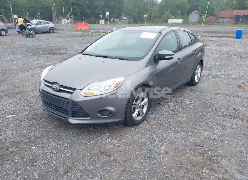 Photo 2 of 2014 Ford Focus SE (VIN 1FADP3F25EL287712)