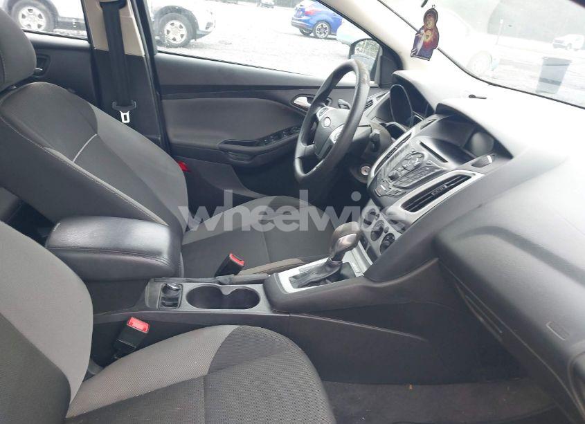 Photo 5 of 2014 Ford Focus SE (VIN 1FADP3F25EL287712)