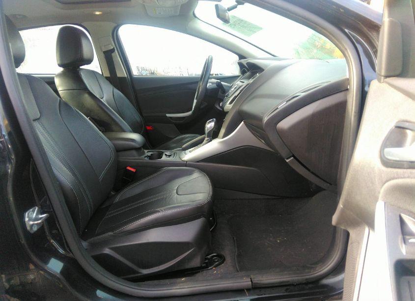 Photo 5 of 2014 Ford Focus SE (VIN 1FADP3F25EL294918)