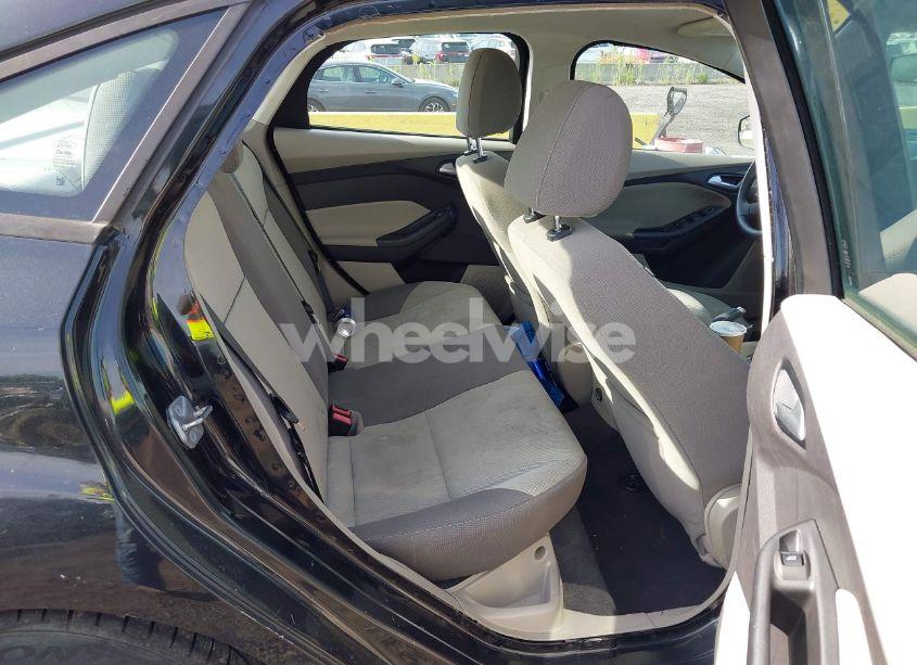 Photo 8 of 2014 Ford Focus SE (VIN 1FADP3F25EL304461)