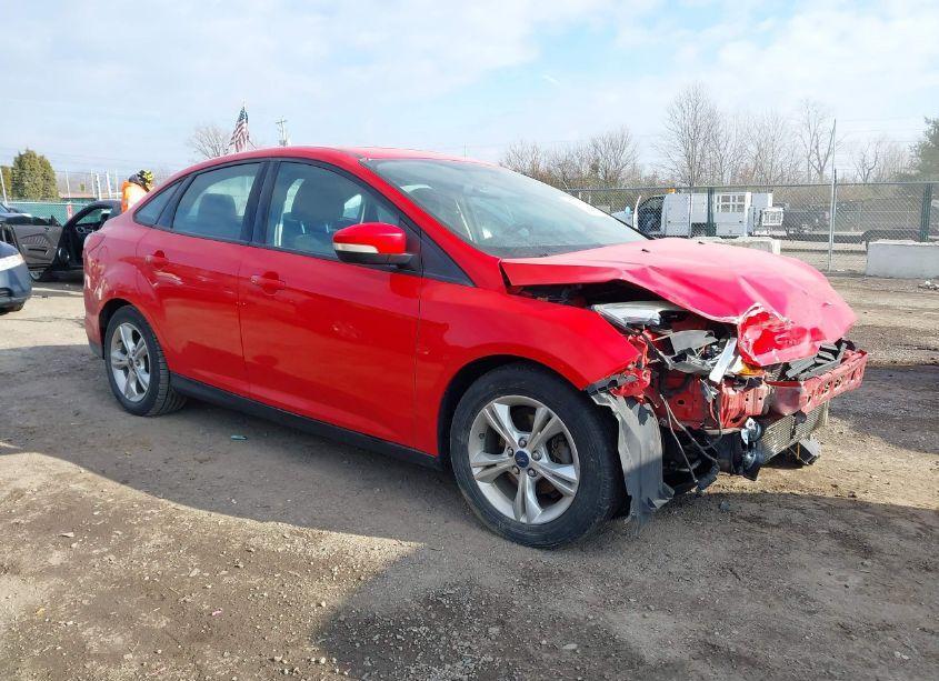 2014 Ford Focus SE (VIN 1FADP3F25EL322703) main photo