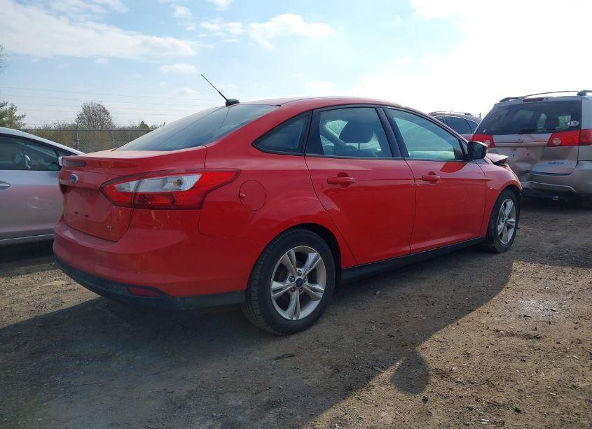 Photo 4 of 2014 Ford Focus SE (VIN 1FADP3F25EL322703)