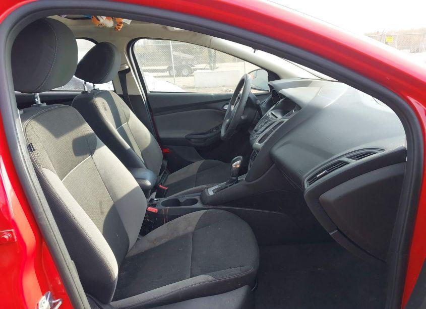 Photo 5 of 2014 Ford Focus SE (VIN 1FADP3F25EL322703)