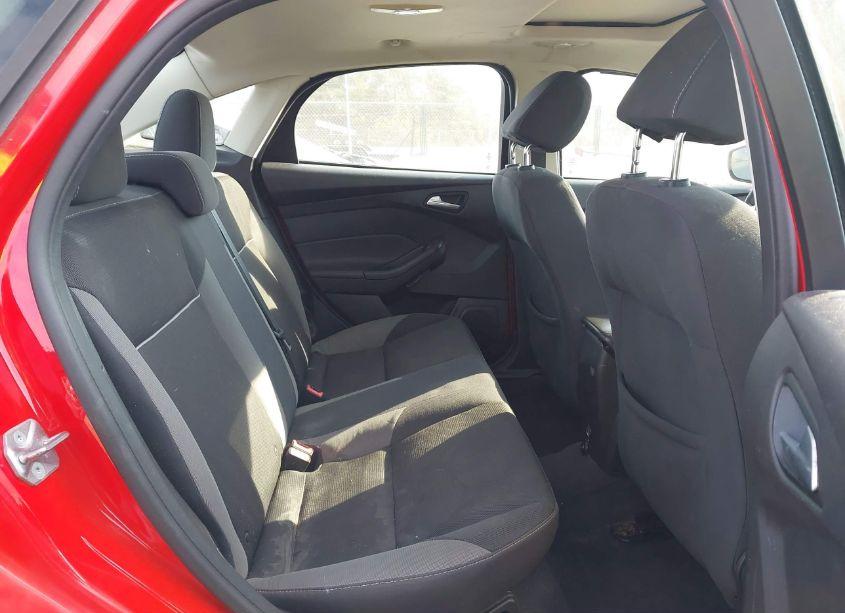 Photo 8 of 2014 Ford Focus SE (VIN 1FADP3F25EL322703)