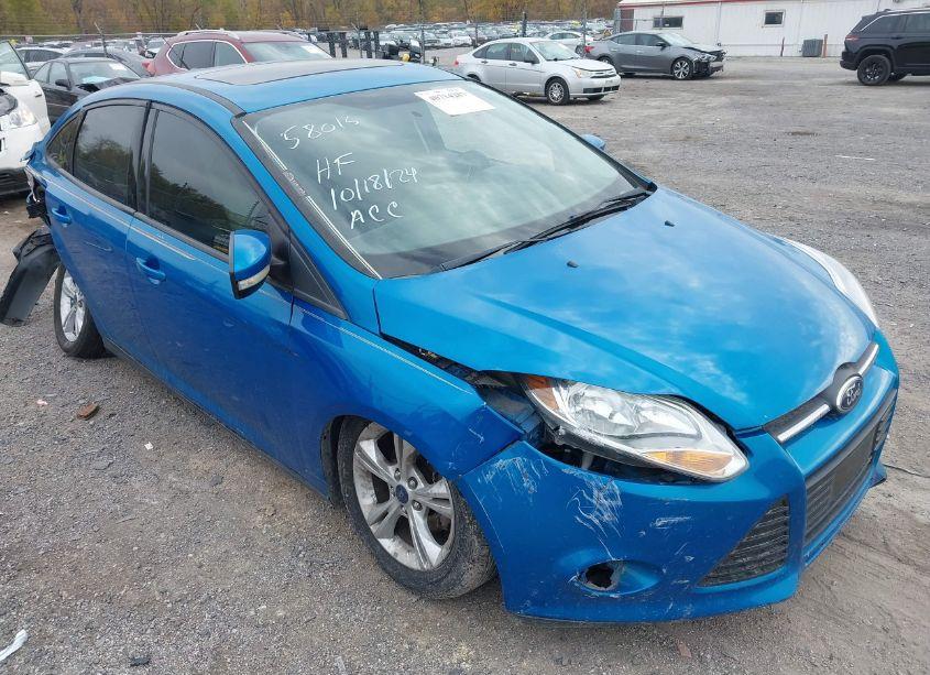 2014 Ford Focus SE (VIN 1FADP3F25EL323043) main photo