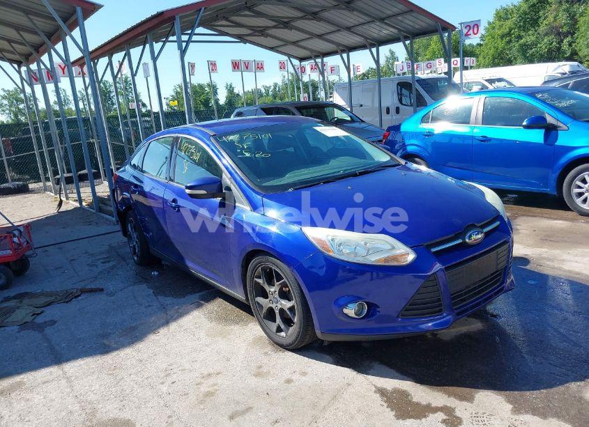 2014 Ford Focus SE (VIN 1FADP3F25EL323396) main photo