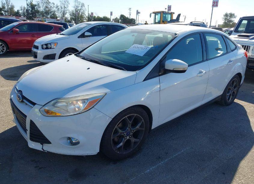Photo 2 of 2014 Ford Focus SE (VIN 1FADP3F25EL327349)